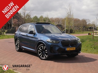 BMW iX3 Executive 80 kWh | Panoramadak | Camera | Sfeerverlichting | Apple Carplay | Cruise Control |