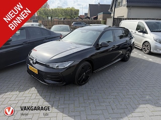 Volkswagen Passat Variant 1.5 eHybrid R-Line Edition | Panoramadak | Black-Style | Trekhaak | NL-Auto |