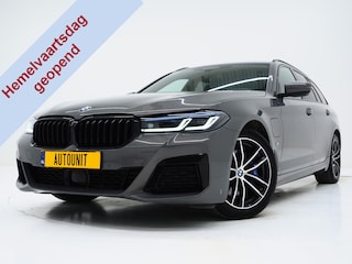 BMW 5-serie Touring 530e M Sport Shadow Line | LaserLED | Trekhaak | Harman/Kardon | 360 | HUD | Sfeerlicht | Keyless | Carplay