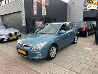 Hyundai i30 1.6i Dynamic 2e Eigenaar! Trekhaak Airco NAP APK