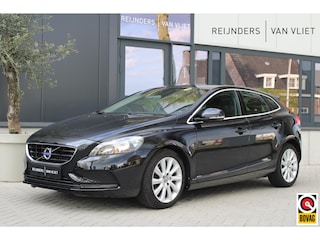 Volvo V40 1.6 T4 Momentum | Sensus Navi. | Digi. Cockpit | 17" LM | PDC Achter | Ambienteverl. | LED |