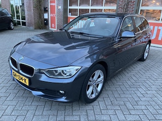 BMW 3-serie Touring 316d High Executive | Leder | Xenon | PDC V+A | 17" |  Nieuwe APK |