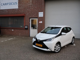 Toyota Aygo 1.0 VVT-i x-play 2e eigenaar NAP Camera Cruise Airco Dealer 01-27 APK