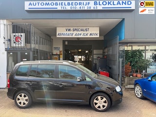 Volkswagen Touran 2.0-16V FSI Highline/ 7 Persoons/ met Airco, NAP en een nieuwe APK!!!