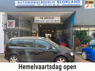 Volkswagen Touran 2.0-16V FSI Highline/ 7 Persoons/ met Airco, NAP en een nieuwe APK!!!