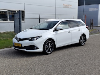 Toyota Auris Touring Sports 1.2T " Trekhaak , Navi "