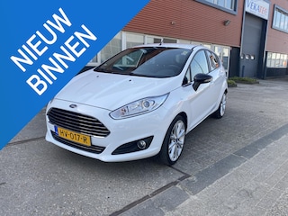 Ford Fiesta 1.0 EcoBoost Titanium 5 Deurs | Climate Controle | Cruise Controle | Navigatie | Parkeer sensoren achter | Radio/CD USB | 17 Inch Velgen| Privacy Glass | ST Achter Spoiler | Voorruit verwarming | NAP | Nederlandse auto |