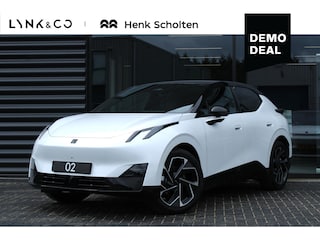 Lynk & Co 02 More 66 kWh | 360 Graden Camera | Harman Kardon | Panoramadak | Elektrisch bedienbare voorstoelen met geheugen | Keyless Entry | Getint glas | Adaptieve Cruise Control | Dodehoekassistent | Sfeerverlichting | Stuurwielverwarming | Stoelverwarming