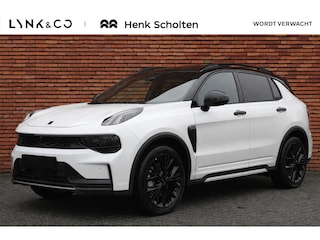 Lynk & Co 01 1.5 More | 360 Graden camera | Actieve LED Koplampen | Schuif-/Kanteldak | Premium Audio By Harman Kardon | Sfeerverlichting | Dodehoekassistent | Adaptieve Cruise Control | Stuurverwarming | Stoelverwarming | Bestuurdersstoel met geheugen | Getint glas | Elektrisch bedienbare achterklep | Draadloos telefoonoplader