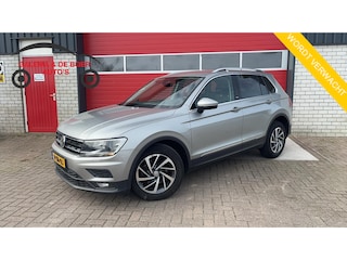 Volkswagen Tiguan 1.4 TSI ACT Comfortline AUTOMAAT / TREKHAAK / CARPLAY / STOELVERW / NAVI / CLIMA / PDC / BLUETOOTH / ACC