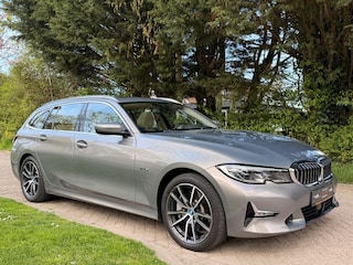 BMW 330e Luxury in NIEUWSTAAT EN VOL MET OPTIES