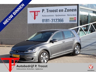 Volkswagen Golf Automaat/Achteruitrijcamera/Parkeersensoren/Apple carplay/Navigatie/Adaptive cruise control/Keyless/Oplaadkabel incl 220V aansluiting/Elektrische ramen/Elektrisch verstelbare spiegels/Multifunctioneel stuurwiel/Lichtmetalen velgen.