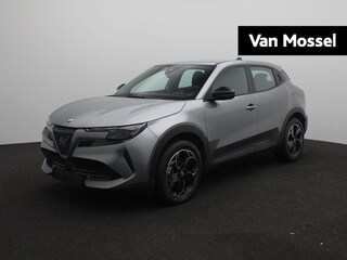 Alfa Romeo Junior Elettrica 54 kWh | Apple Carplay/Android Auto | Cruise Control | Lichtmetalen Velgen | Airconditioning |