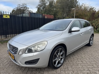 Volvo V60 2.0 T5 240 PK Momentum Leer/Stoelverw/Clima/Navi