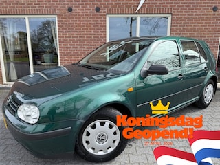 Volkswagen Golf 1.6 Trendline AUTOMAAT / NIEUWE APK / RIJDT GOED