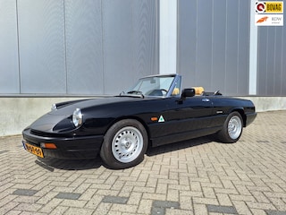 Alfa Romeo Spider 2.0 met Alfaholics velgen