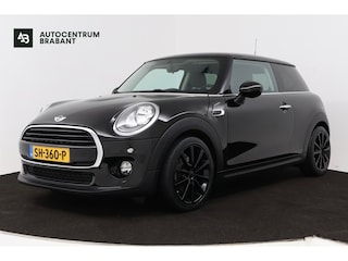 Mini Cooper 1.5 Business (NAVIGATIE, CRUISE, PARKEERSENSOREN, STUURBEDIENING)