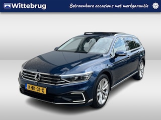 Volkswagen Passat Variant 1.4 TSI PHEV GTE / AUTOMAAT/ PANO/ TREKHAAK/ DCC/ PARK.SENSOR + 360 CAMERA/ MEMORY SEAT/ ERGO COMFORT/ STUUR+STOELVERWARM./ ACC/ DODEHOEK/ ELEK.ACHTERKLEP/ APP-CONNECT/ KEYLESS/ NAVI/ DIGITAL DASH/ 18'' LMV