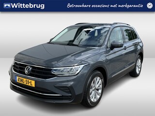 Volkswagen Tiguan 1.4 TSI eHybrid Life / AUTOMAAT/ 245PK/ ACC/ PARK.SENSOREN V+A/ CAMERA/ DODEHOEK/ APP-CONNECT/ ELEK.ACHTERKLEP/ KEYLESS/ DIGITAL DASH/ NAVI/ DAB/ CLIMA/ 17'' LMV