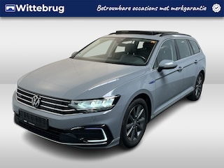 Volkswagen Passat Variant 1.4 TSI PHEV GTE / AUTOMAAT/ PANO/ TREKHAAK/ ACC/ ERGO COMFORT/ PARK.SENSOR.V+A/ CAMERA/ APP-CONNECT/ STOELVERWARM./ ELEK.ACHTERKLEP/ NAVI/ DAB/ CLIMA/ 17'' LMV