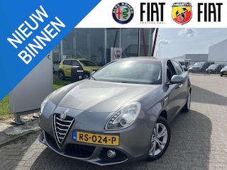 Alfa Romeo Giulietta 1.4 T Distinctive | Navi | Parkeersensoren | Trekhaak | Climate control