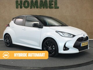 Toyota Yaris 1.5 Hybrid Bi-Tone - 100% ONDERHOUDEN! - NAVIGATIE - STOELVERWARMING - KEYLESS ENTRY & START - 17INCH ZWARTE LICHTMETALEN VELGEN - APPLE CARPLAY/ANDROID AUTO