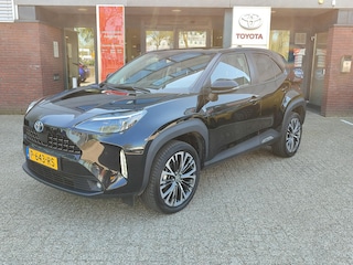 Toyota Yaris Cross 1.5 Hybrid EXECUTIVE TREKHAAK 4S-BANDEN JBL-AUDIO HEAD-UP STOELVERW NAVI PARKK-SENSOREN 18'' LM-VELGEN CLIMA APPLE/ANDROID NL-AUTO 1E-EIG