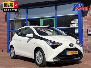 Toyota Aygo 1.0 VVT-i x-play Airco | Apple Carplay/Android Auto