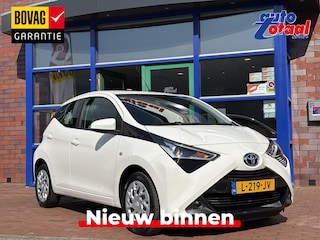 Toyota Aygo 1.0 VVT-i x-play Airco | Apple Carplay/Android Auto