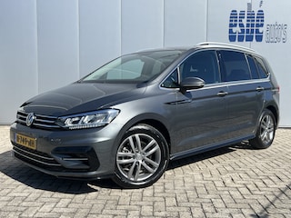 Volkswagen Touran 2.0 TDI Automaat R-Line Highline Navigatie Camera Adaptieve Cruise Dab Led Carplay Sport Comfortstoelen Stoelverwarming Hoge zit NL Auto