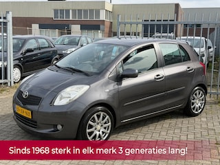 Toyota Yaris 1.3 VVTi Sol 5 DEURS! 1E EIGENAAR l NL AUTO NAP! NIEUWSTAAT VOL LEER l AIRCO l LMV l MTF-STUUR l NIEUWE APK l DEALER