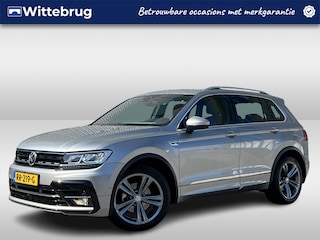 Volkswagen Tiguan 1.4 TSI R-line / Digitaal dashboard / Pano / Navigatie / App connect / Camera / Zwenkbare trekhaak / Allseason /