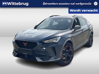 Cupra Formentor 1.4 e-Hybrid 245 pk Performance DSG Automaat Panoramadak / 19"LM velgen / App-connect / Navigatie / Stuurverwarming /