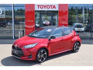 Toyota Yaris 1.5 HYBRID 130 EXECUTIVE NIEUW! BLIND-SPOT JBL-AUDIO HUD PANODAK P-SENSOREN STOEL/STUURVERW KEYLESS APPLE/ANDROID AD-CRUISE