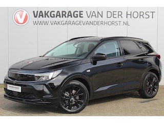 Opel Grandland 1.2-130pk Turbo GS-Line. Zeer nette, sportieve en luxe hoogzitter, slechts 49.000km ! Autm. airco dual, camera, half leder, navigatie, telefoonvoorb, Apple carplay/Android auto, lane- en side assist, cruise control, metallic lak, LM wielen etc.