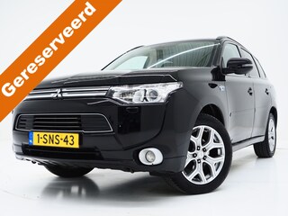 Mitsubishi Outlander 2.0 PHEV Instyle | Schuifdak | Trekhaak | Leder | Keyless | Camera | Stoelverwarming | Cruise