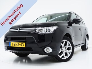 Mitsubishi Outlander 2.0 PHEV Instyle | Schuifdak | Trekhaak | Leder | Keyless | Camera | Stoelverwarming | Cruise