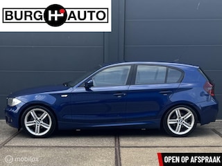 BMW 118i Business Line Sport - APK T/M 03-04-2027 - M*PAKKET - 18'' LMV - ECC - NAVI - CRUISE CONTROLE - BLUETOOTH - NAP - NL AUTO - GOED ONDERHOUDEN -