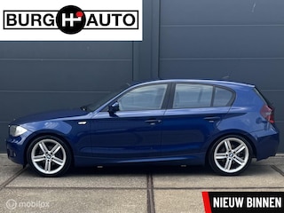 BMW 118i Business Line Sport - APK T/M 03-04-2027 - M*PAKKET - 18'' LMV - ECC - NAVI - CRUISE CONTROLE - BLUETOOTH - NAP - NL AUTO - GOED ONDERHOUDEN -