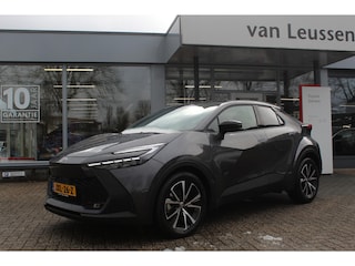 Toyota C-HR 1.8 HYBRID 140 FIRST EDITION STUUR/STOEL&WISSERVERW. LED SENSOREN V+A NAVI DODEHOEKDETECTIE DRAADLOOS TEL.LADER PRIVACY GLASS
