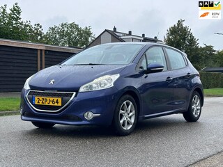 Peugeot 208 1.2 VTi Allure 5DR*Navigatie*Pano*Stoelverwarming*Cruise*Airco*LM velgen*Parkeersensoren*APK*