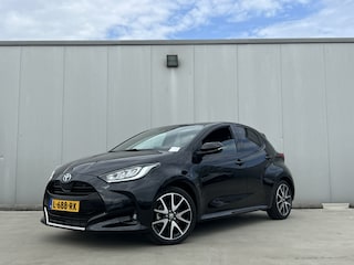 Toyota Yaris 1.5 Hybrid Executive | Trekhaak | Stoelverwarming | Intelligente parkeersensoren voor en achter