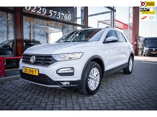 Volkswagen T-Roc 1.5 TSI Style | Automaat | Adapt. cuise | Trekhaak | Multifunctie stuur | Navi | Parkeerhulp | Lane assist |