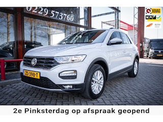Volkswagen T-Roc 1.5 TSI Style | Automaat | Adapt. cuise | Trekhaak | Multifunctie stuur | Navi | Parkeerhulp | Lane assist |