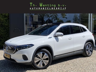 Mercedes-Benz EQA 300 4MATIC AMG Line 67 kWh | Panoramadak | Stoelverwarming | 1800kg Trekgewicht | Navigatie | Crusie Control | Achteruitrijcamera | Parkeersensoren | Apple Carplay/Android Auto |