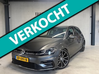 Volkswagen Golf 1.5 TSI Highline - R-Line - Massage - Carplay - KW Schoefset - 19 inch