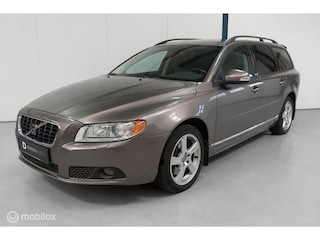 Volvo V70 2.5T Momentum AUTOMAAT / LEER / TREKHAAK