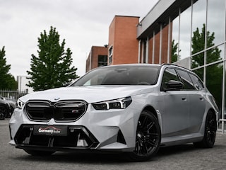 BMW 5-serie Touring 4.4 V8 729pk Pano M-Driver+Pro Carbon B&W Trekh 360Cam 20/21-Inch VOL!