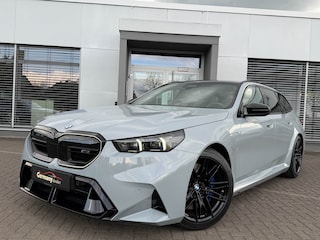 BMW 5-serie Touring 4.4 V8 729pk Pano M-Driver+Pro Carbon B&W Trekh 360Cam 20/21-Inch VOL!
