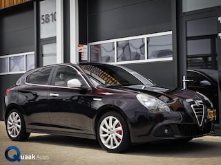 Alfa Romeo Giulietta 1.4 T Distinctive 170PK | DNA | PDC | NW. TURBO & DISTRIBUTIE